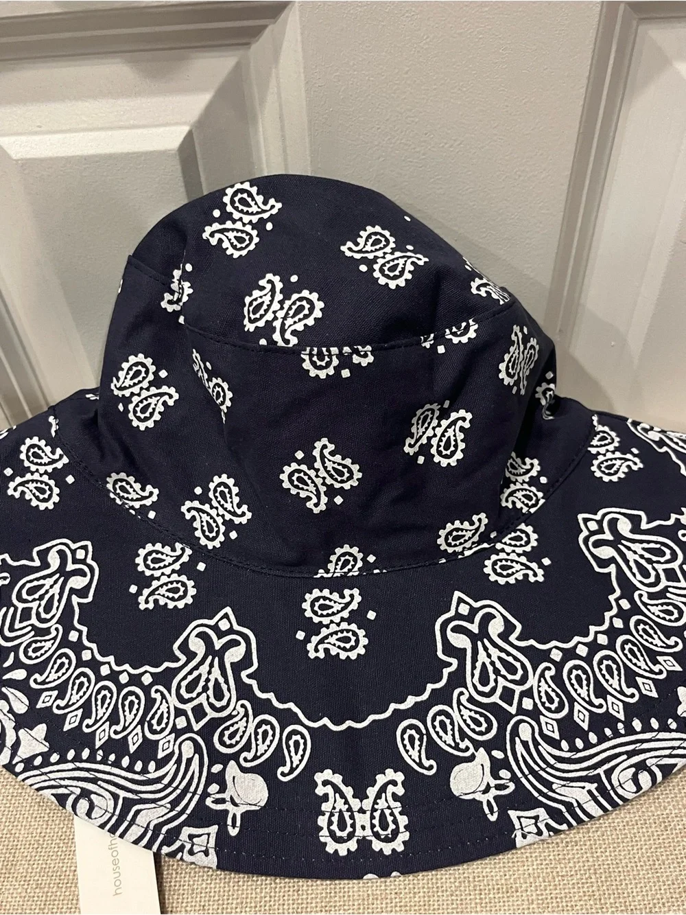 NWT HOUSE OF HARLOW 1960 WOMEN'S BANDANA PRINT BUCKET HAT- REVERSIBLE - Picture 4 of 6